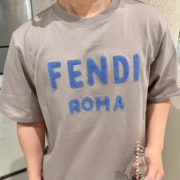 《大人気》フェンディ ロゴ エンブロイダリー クルーネックTシャツ コピー few76196